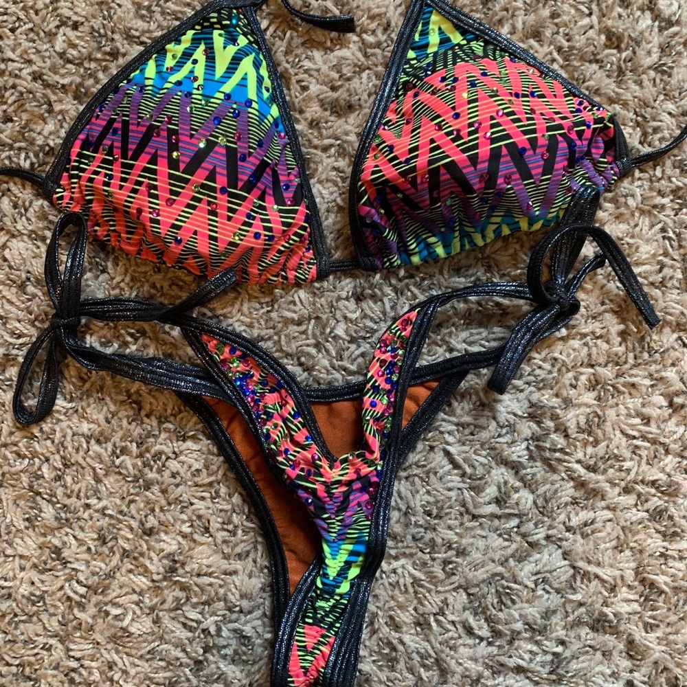 Aztec Bikini - Picture 5 of 6